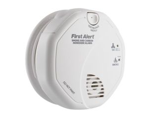 First Alert® SCO5UK Combination Carbon Monoxide & Smoke Alarm - AA Batteries FIRSCO5UK
